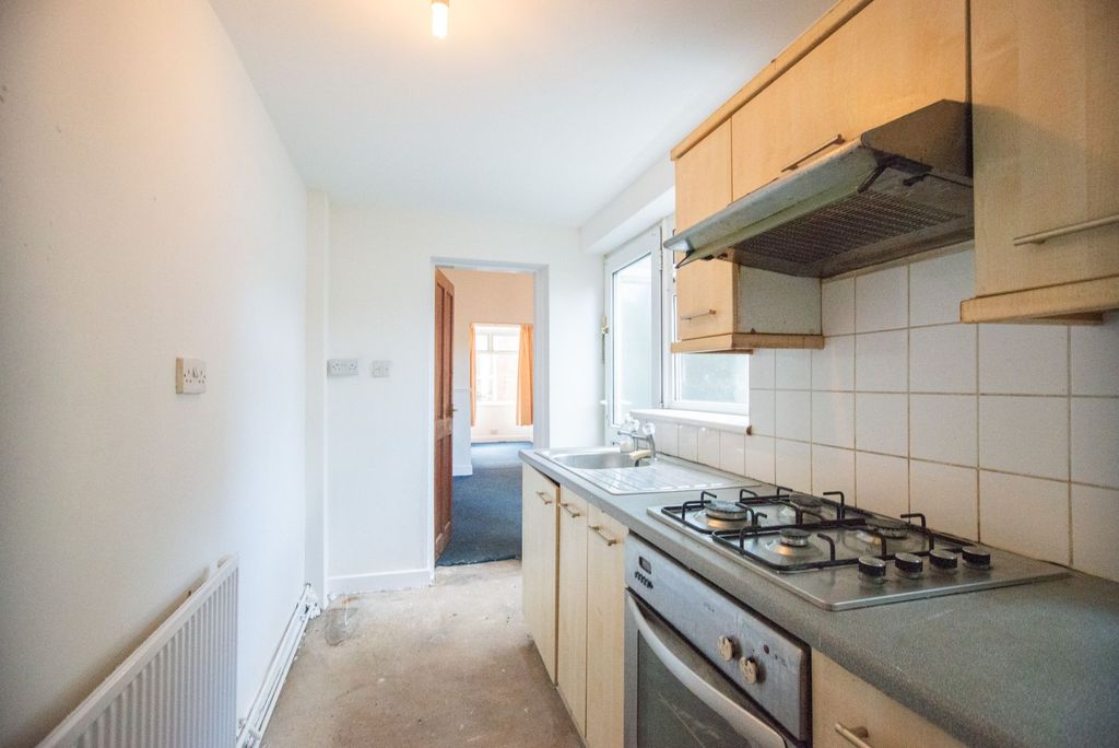 Property photo 3 of 12 Kitchen