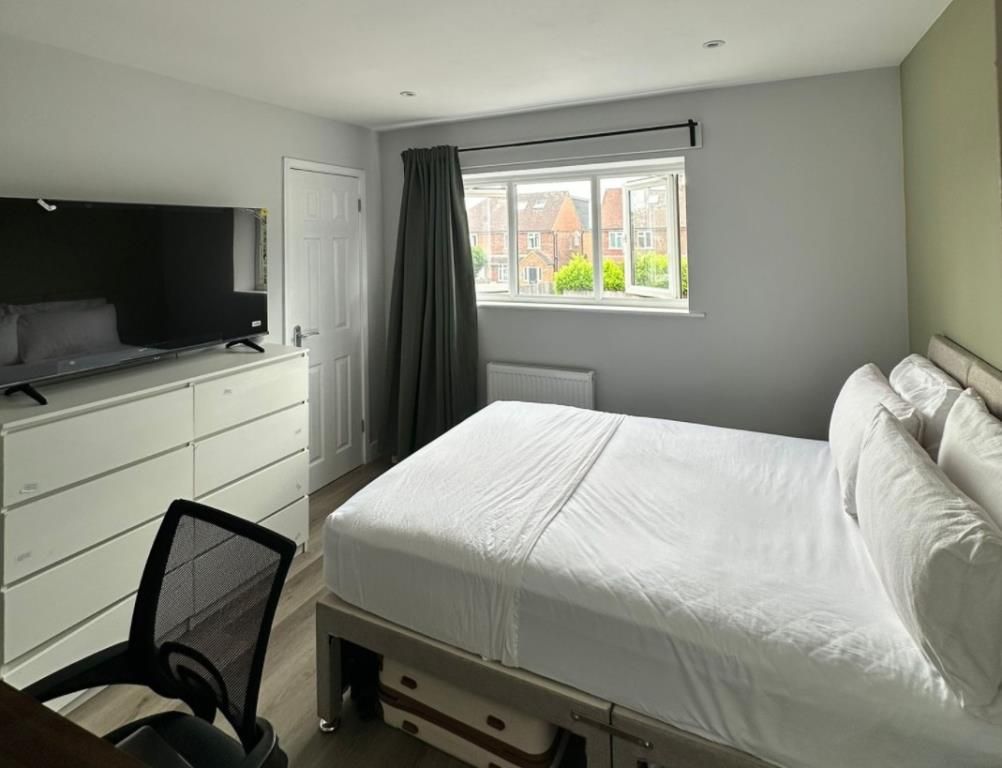 Property photo 2 of 9 Bedroom