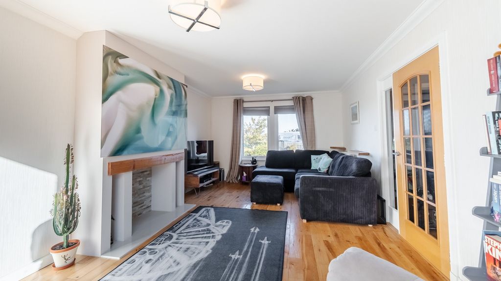 Property photo 2 of 24 Lounge