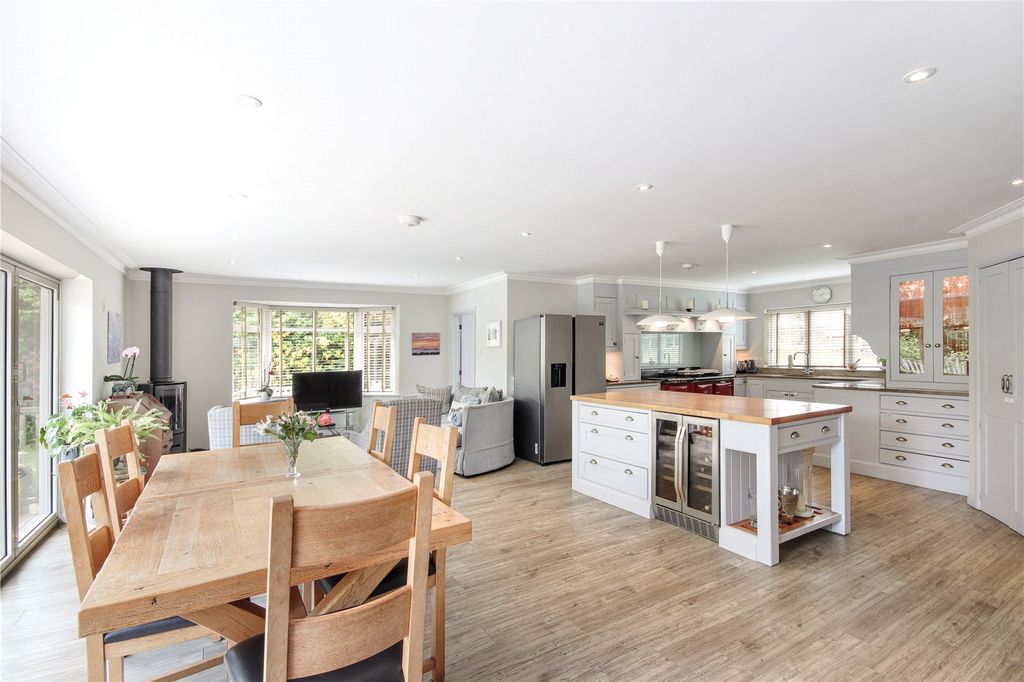 Property photo 2 of 14 Kitchen/Dining Room
