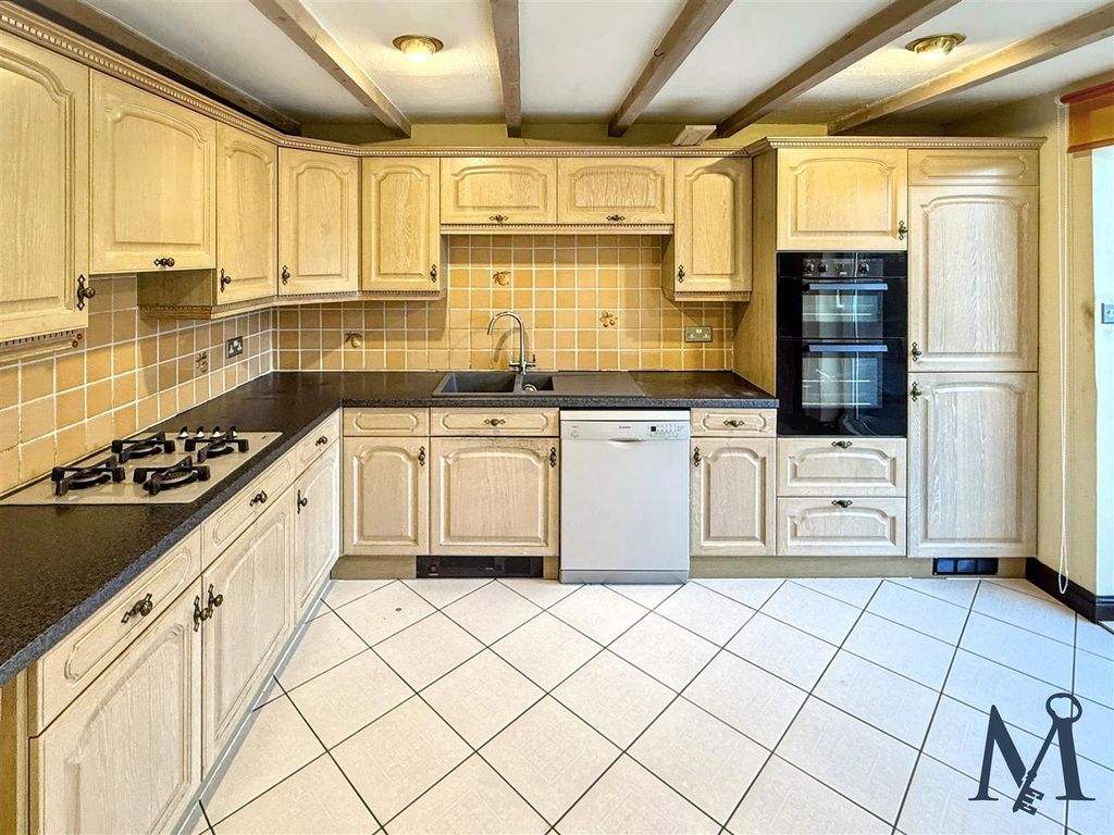 Property photo 3 of 25 Kitchen