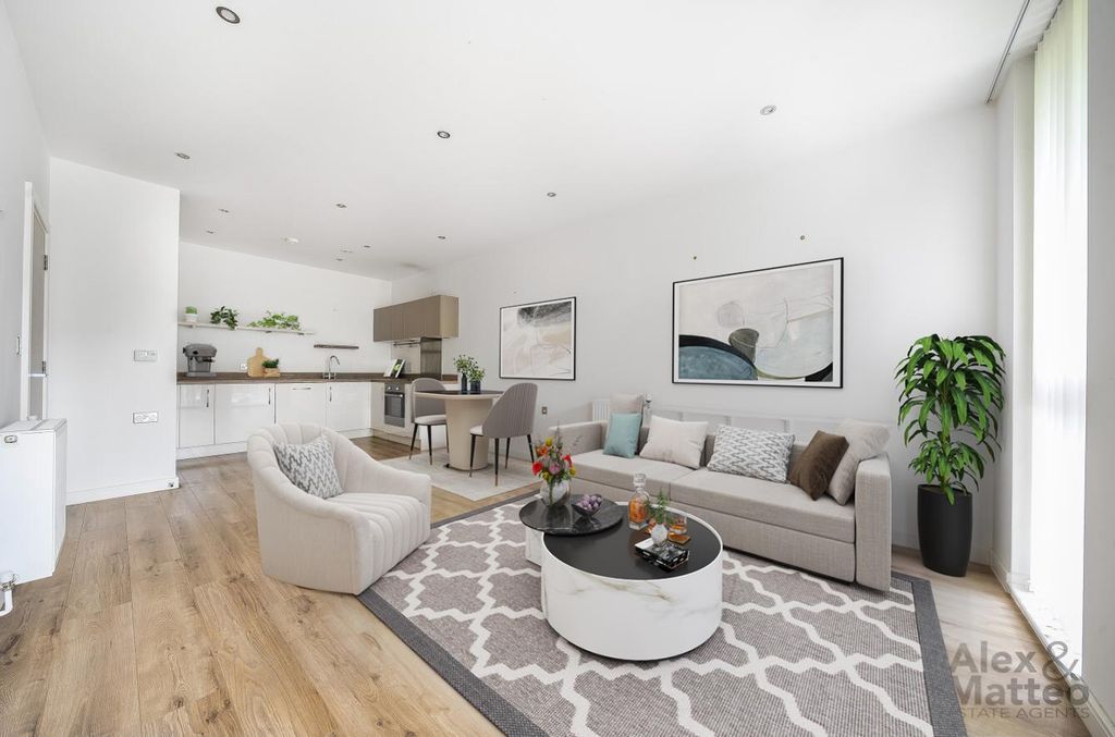 Property photo 2 of 8 Osier House