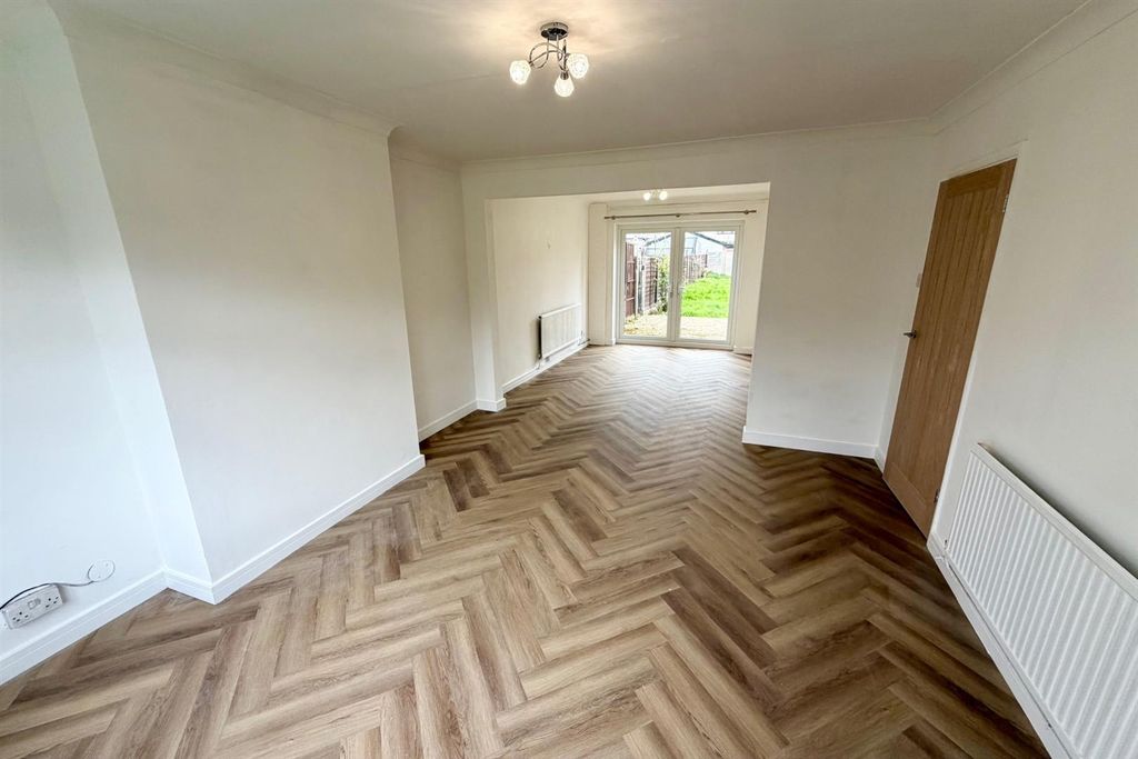 Property photo 2 of 10 Lounge..Jpeg