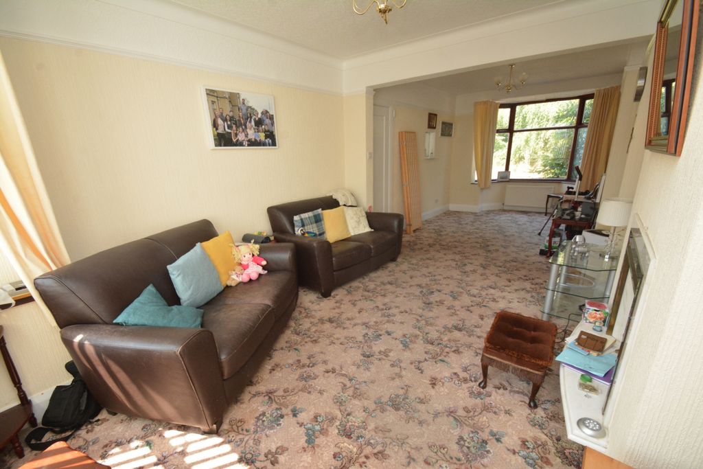 Property photo 2 of 12 Lounge
