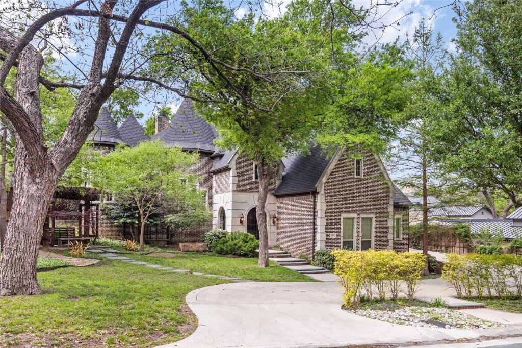 Property photo 1 of 31