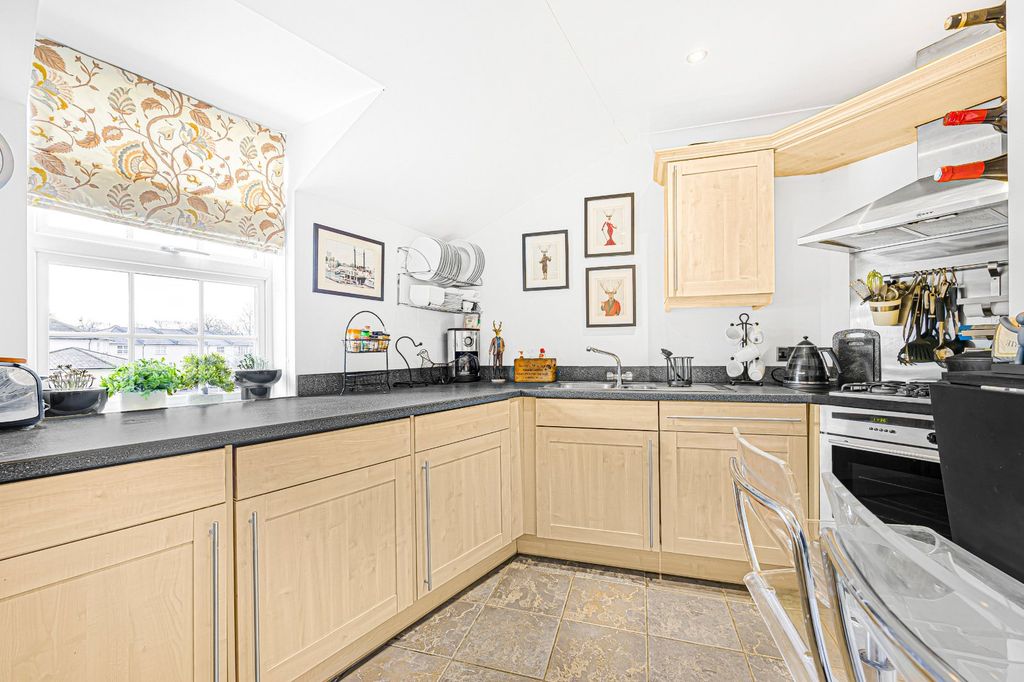 Property photo 3 of 9 Kitchen