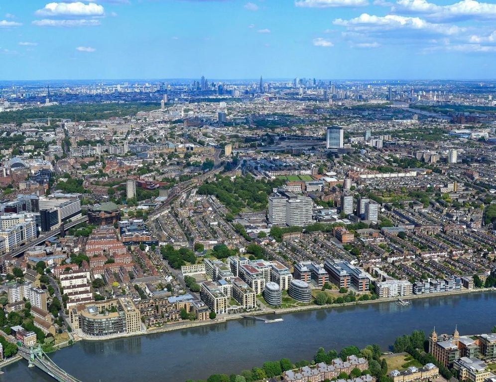 Property photo 2 of 16 Fulham Reach