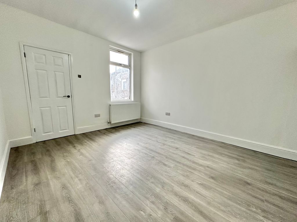 Property photo 2 of 6 Img_7214
