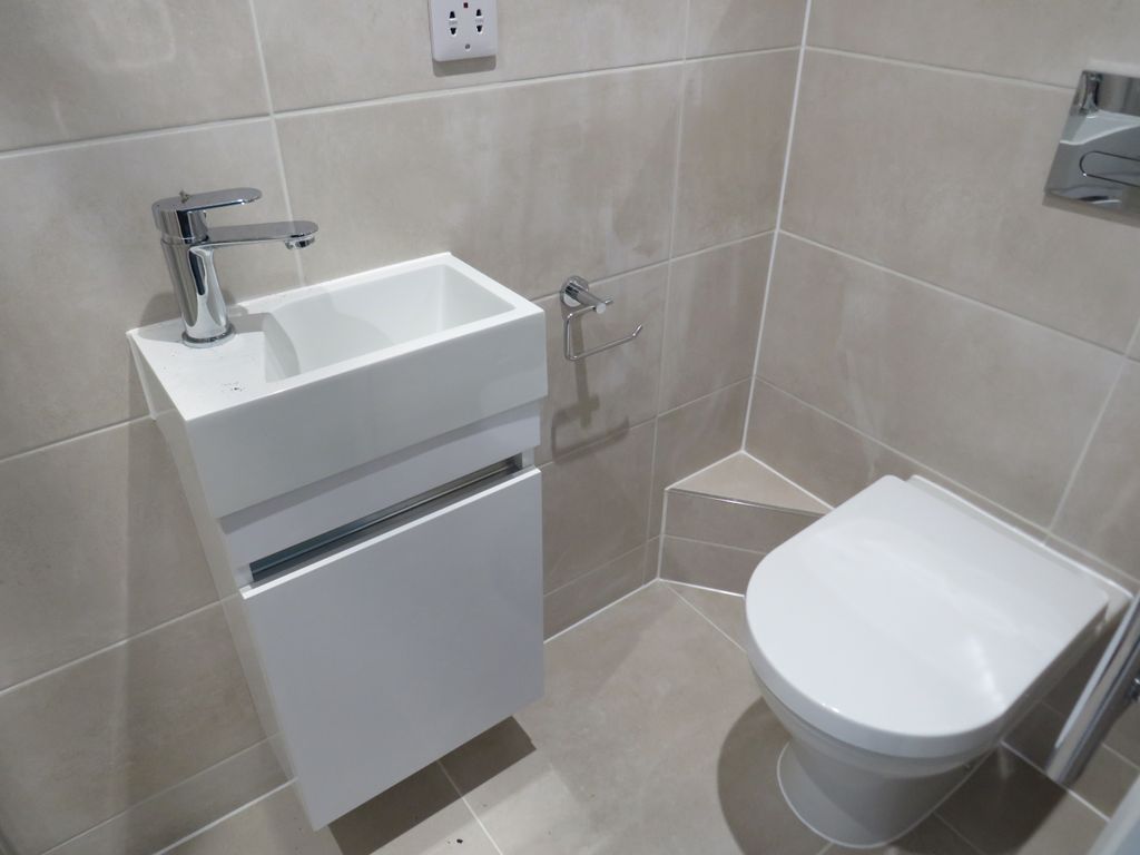 Property photo 3 of 4 Bathroom