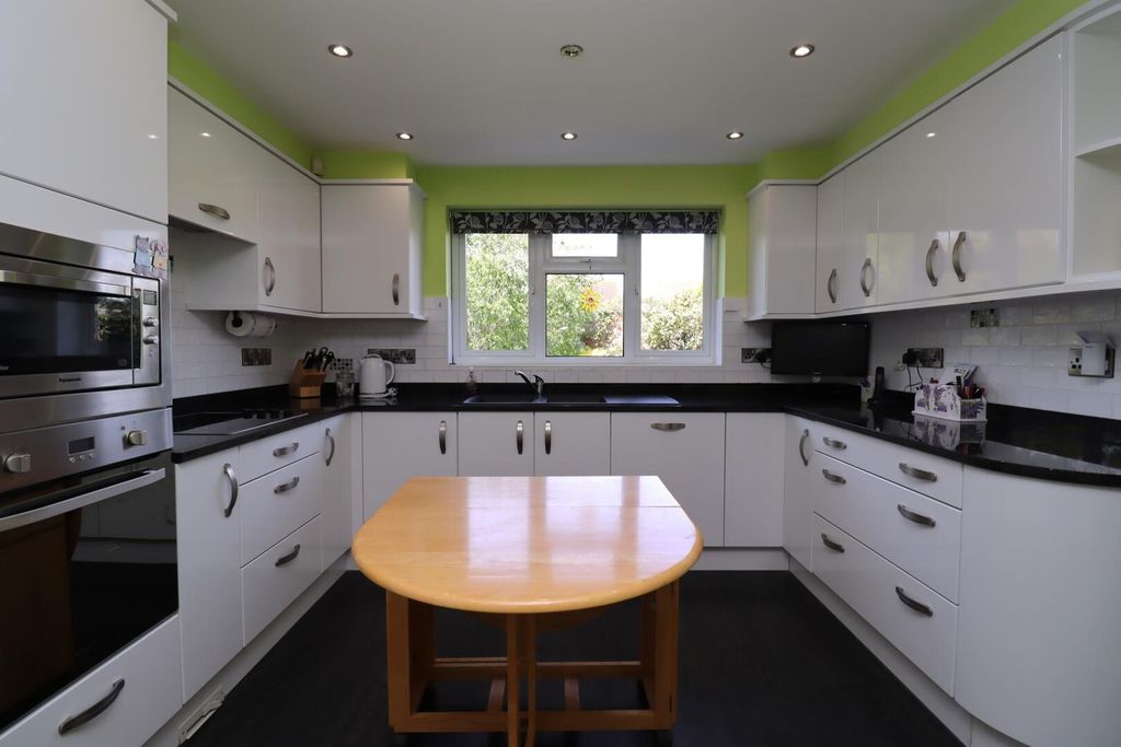 Property photo 2 of 62 Kitchen