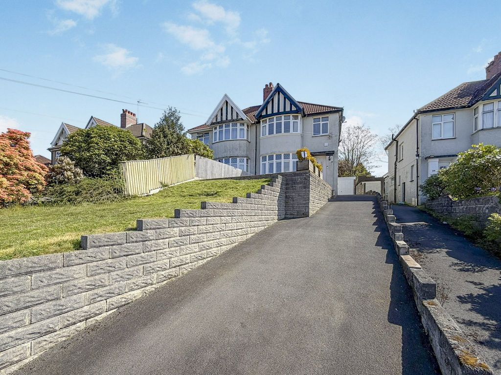 Property photo 2 of 34