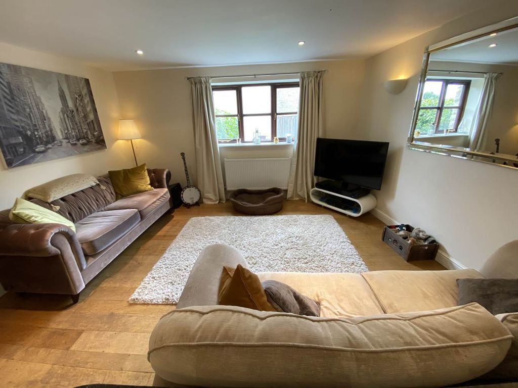 Property photo 3 of 10 Lounge