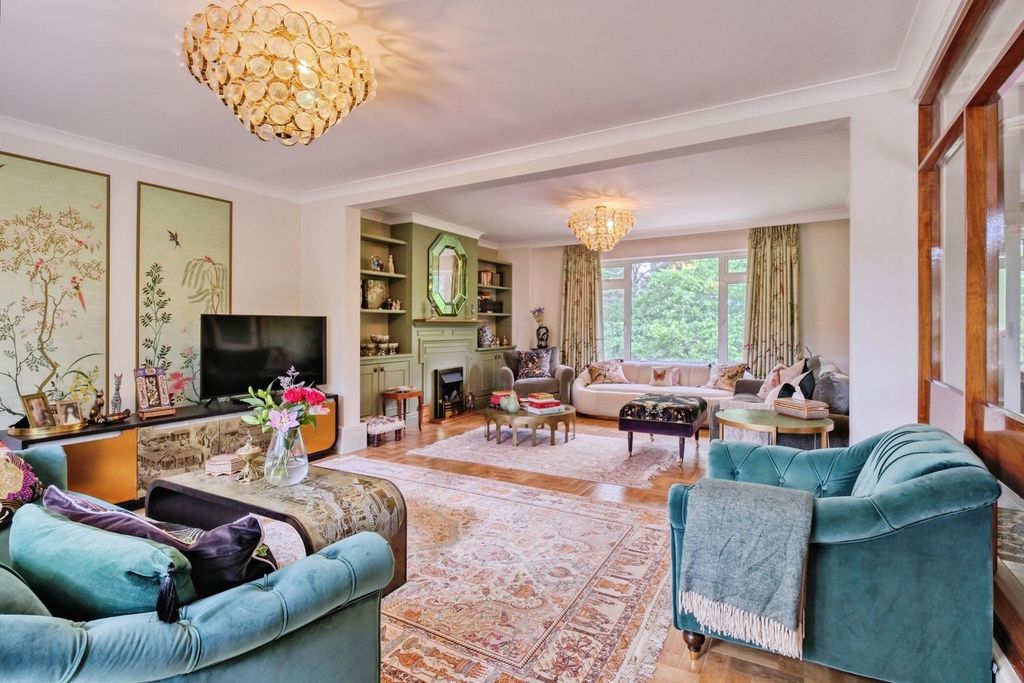 Property photo 2 of 33