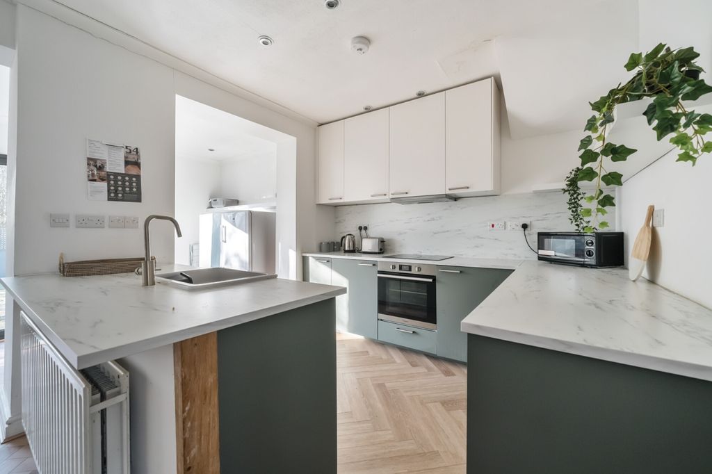 Property photo 3 of 16 Kitchen