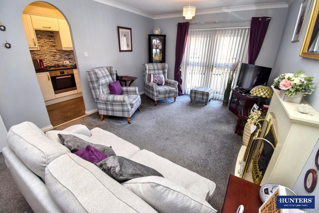 Property photo 2 of 11 Living Room