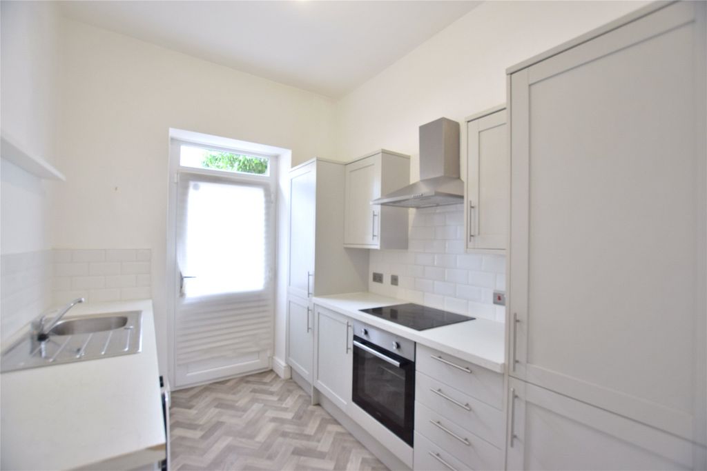 Property photo 1 of 7 Kitchen