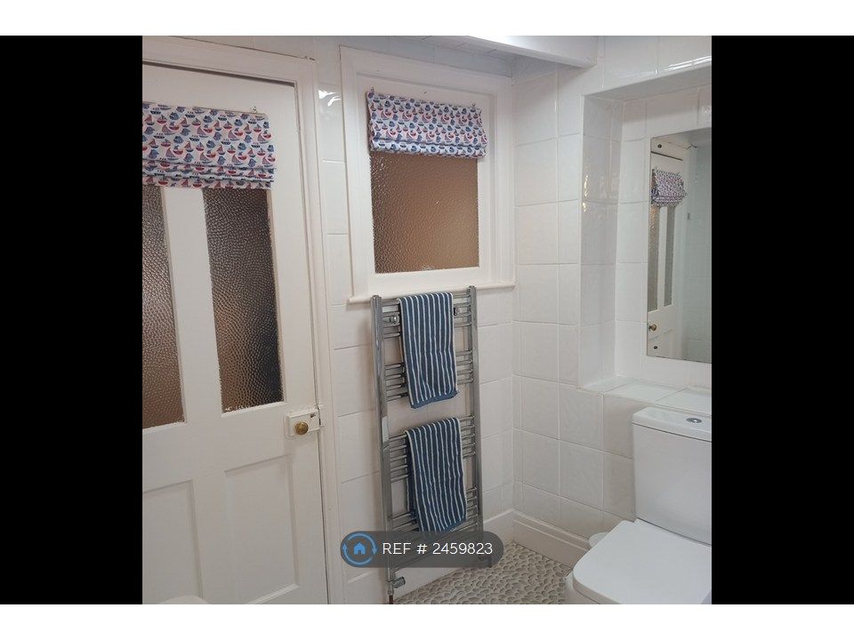 Property photo 3 of 34 Bathroom