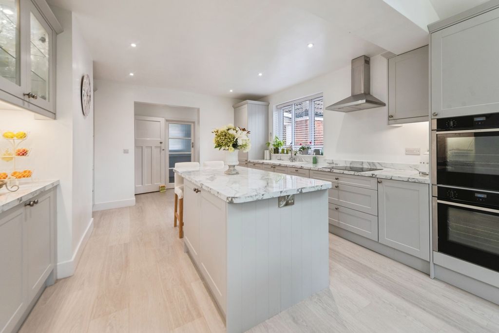 Property photo 3 of 24 Photo