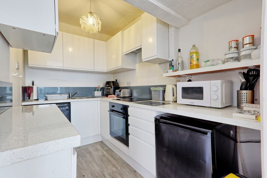 Property photo 2 of 24