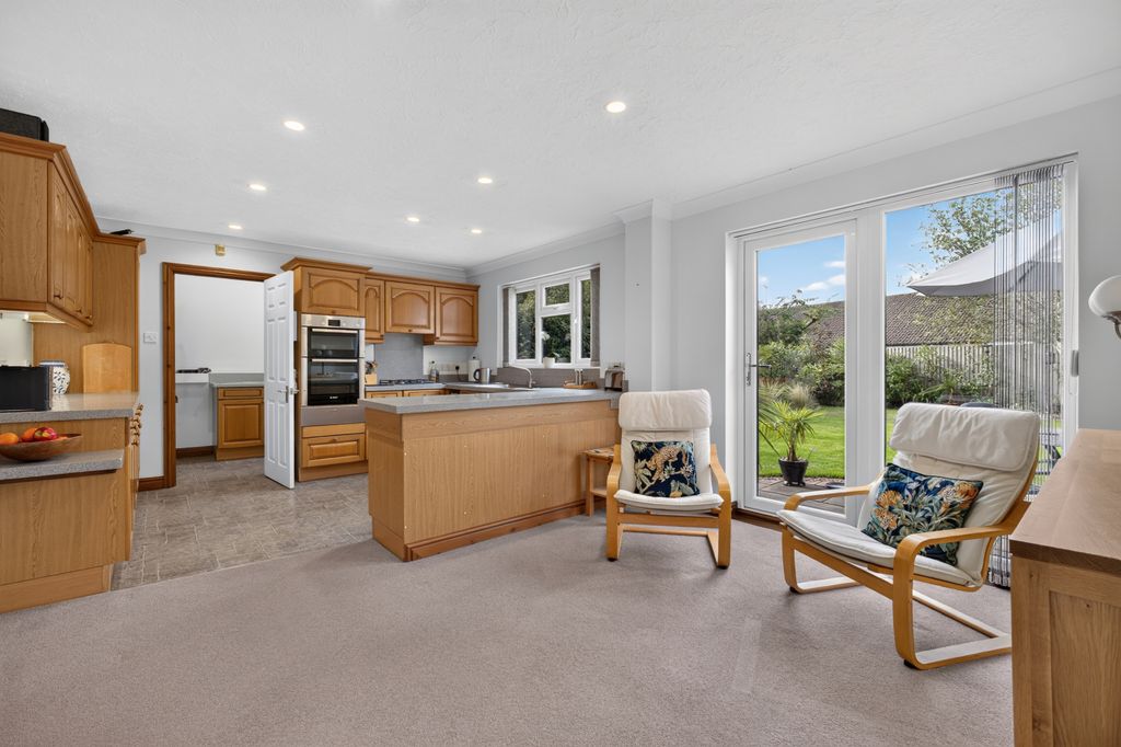 Property photo 3 of 30 Kitchen Breakfast Room