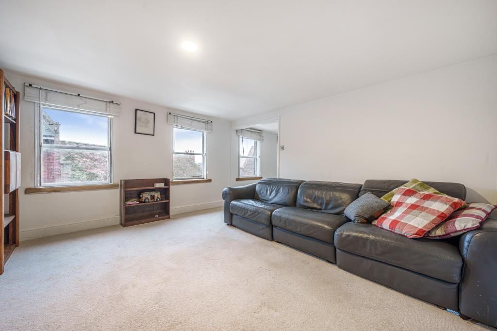 Property photo 2 of 11 Lounge Area