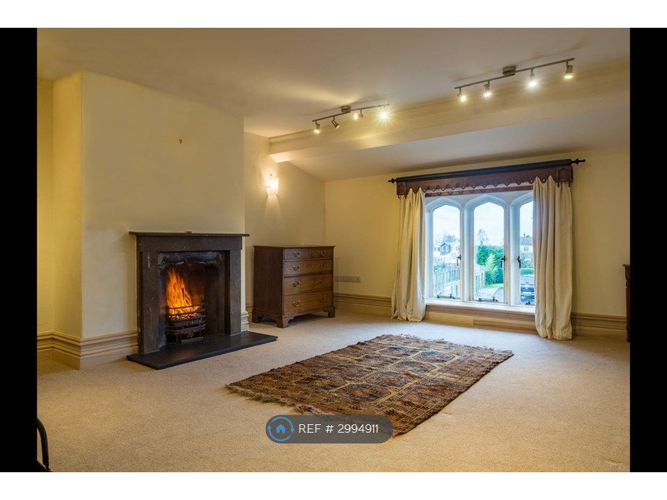 Property photo 1 of 17 Living Room (1)