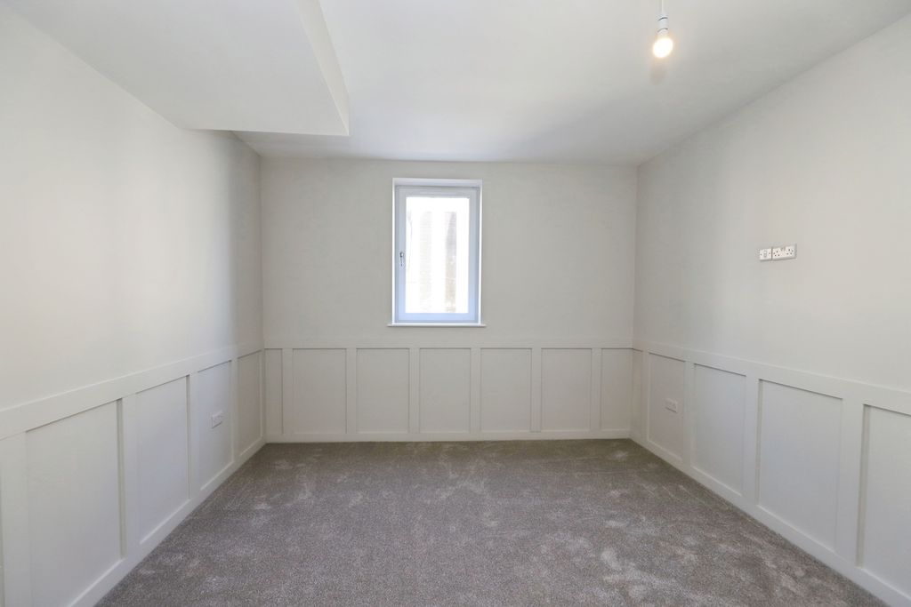 Property photo 2 of 19 Pbox-Img.Jpg