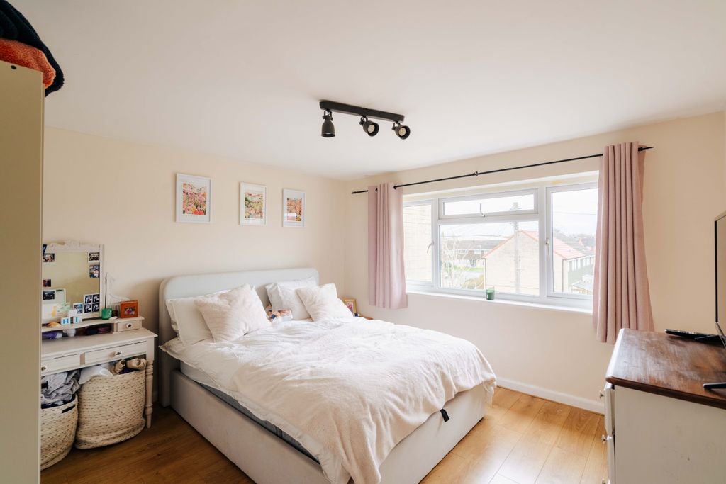 Property photo 2 of 15 8
