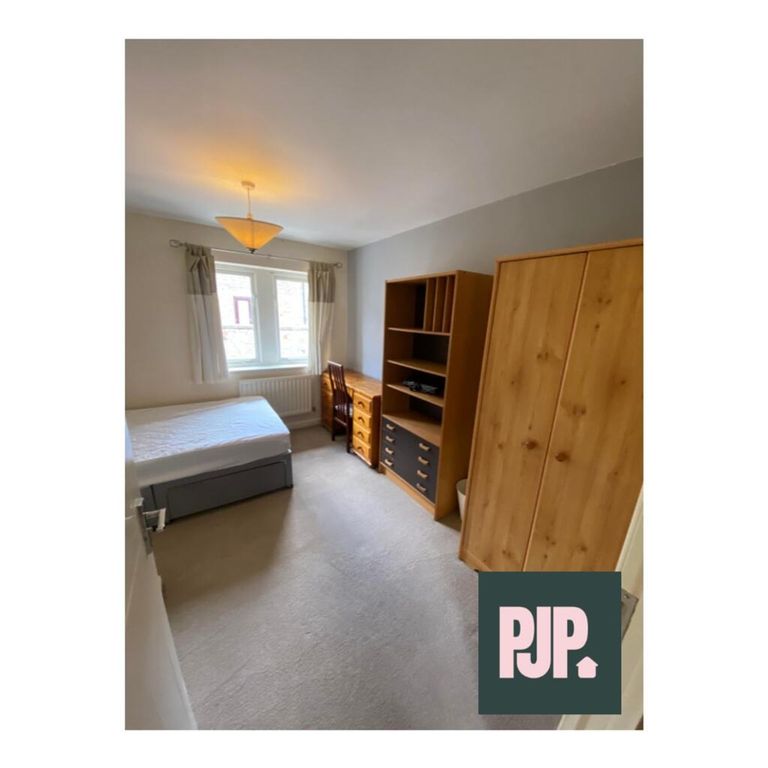 Property photo 1 of 6 A Cozy Double Bedroom Featuring A Comfortable Bed ...