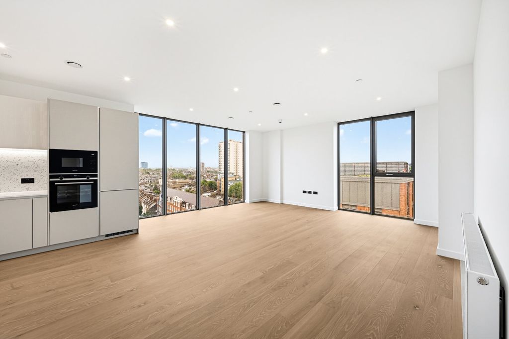 Property photo 1 of 15 Reception/Kitchen