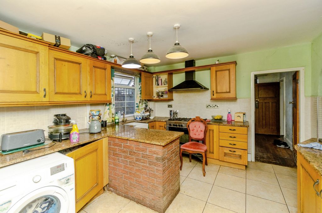 Property photo 2 of 19 Kitchen