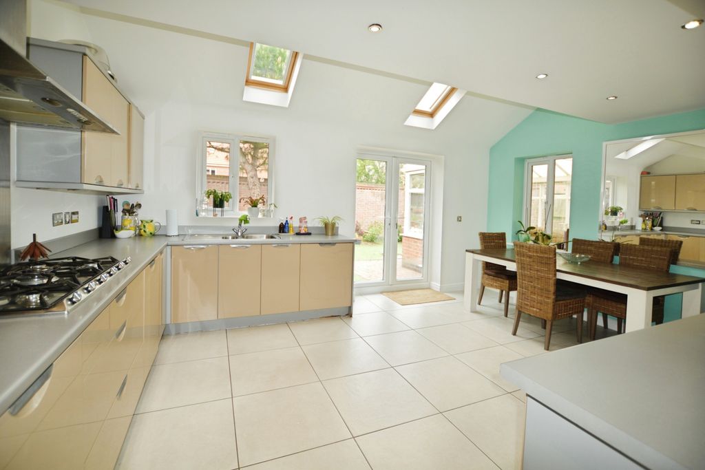 Property photo 2 of 18 Kitchen Diner