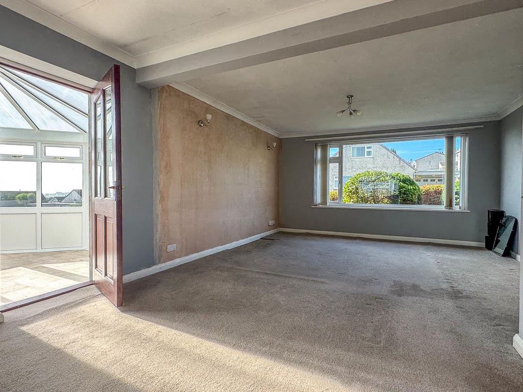 Property photo 3 of 24 6 Fairfield Avenue, Onchan (18).Jpg