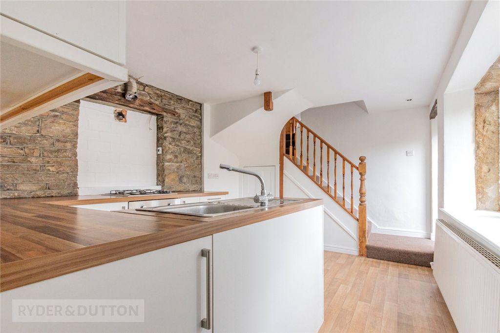 Property photo 2 of 18 Kitchen