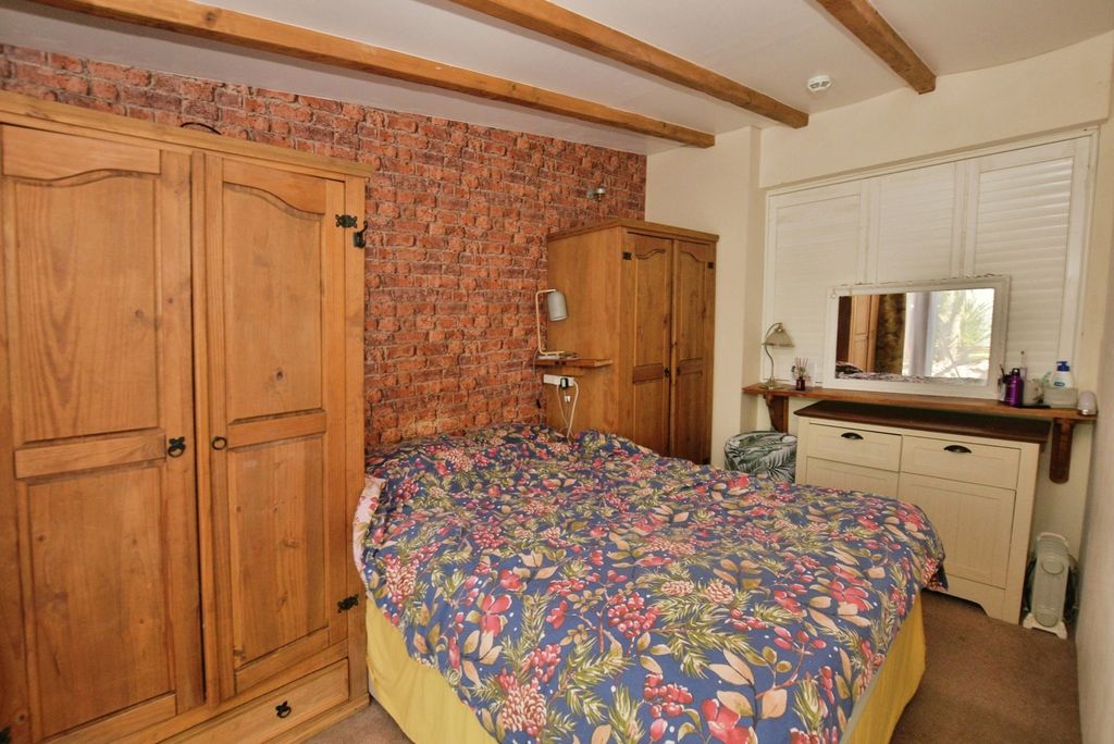 Property photo 3 of 17 Bedroom