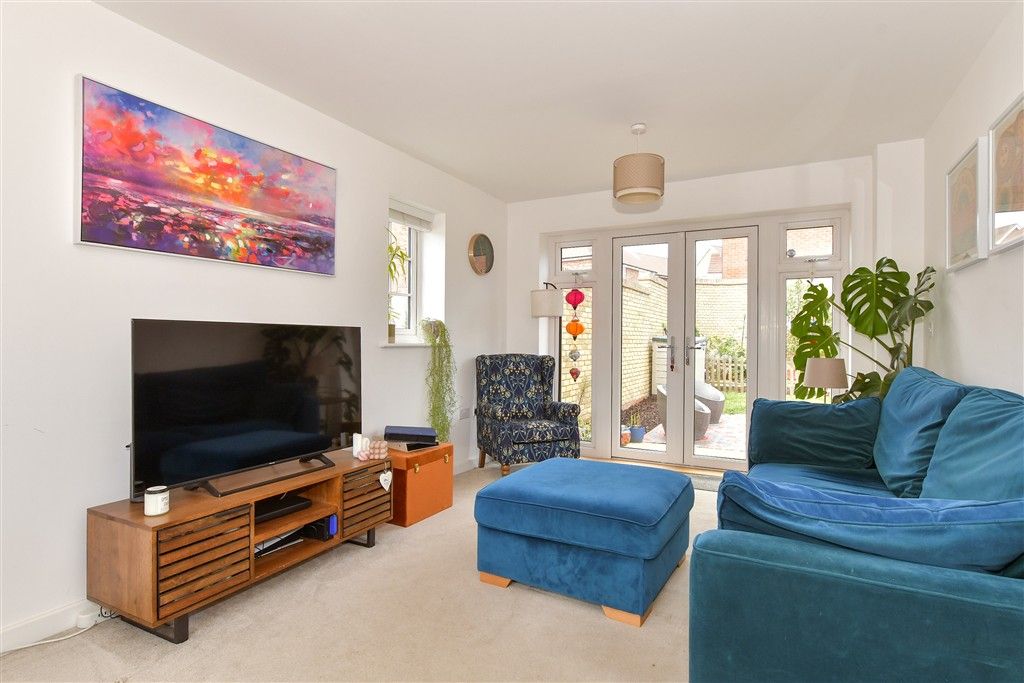 Property photo 2 of 11 Lounge