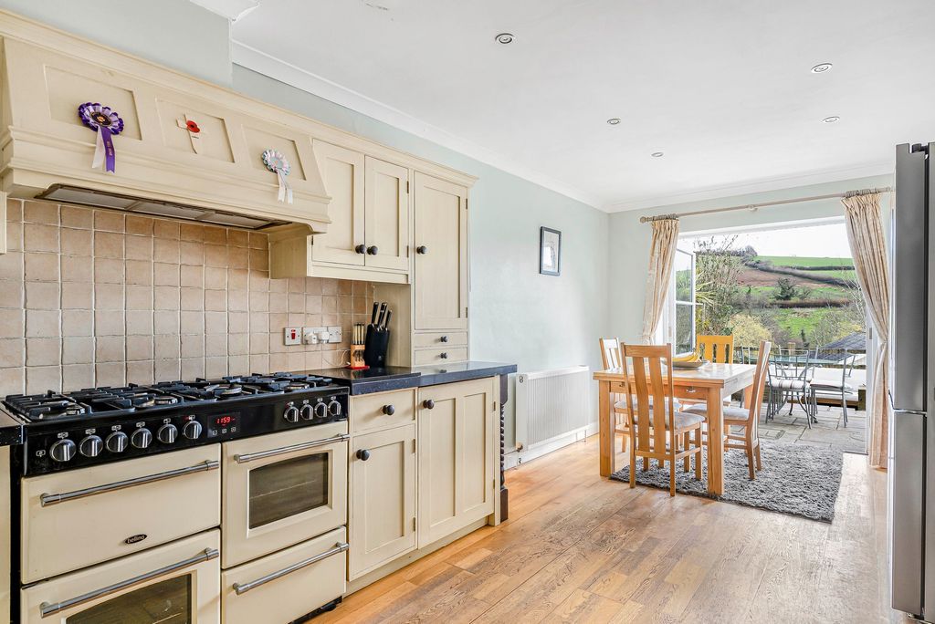 Property photo 3 of 29