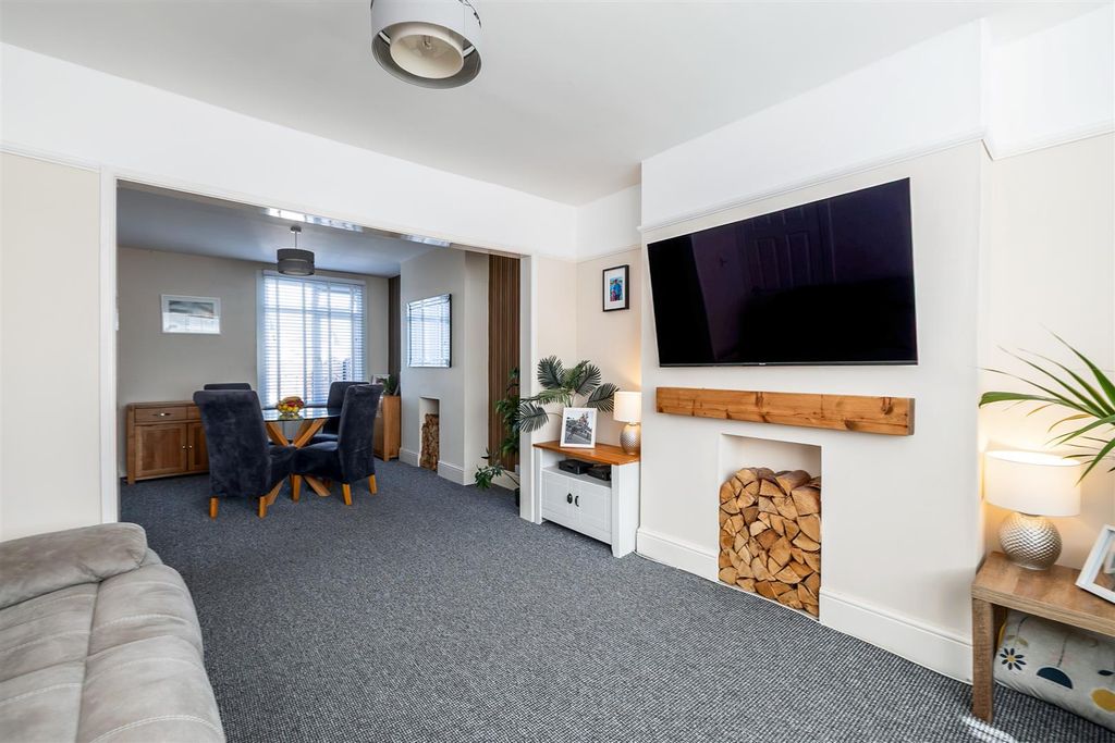 Property photo 2 of 17 Lounge/Dining Room