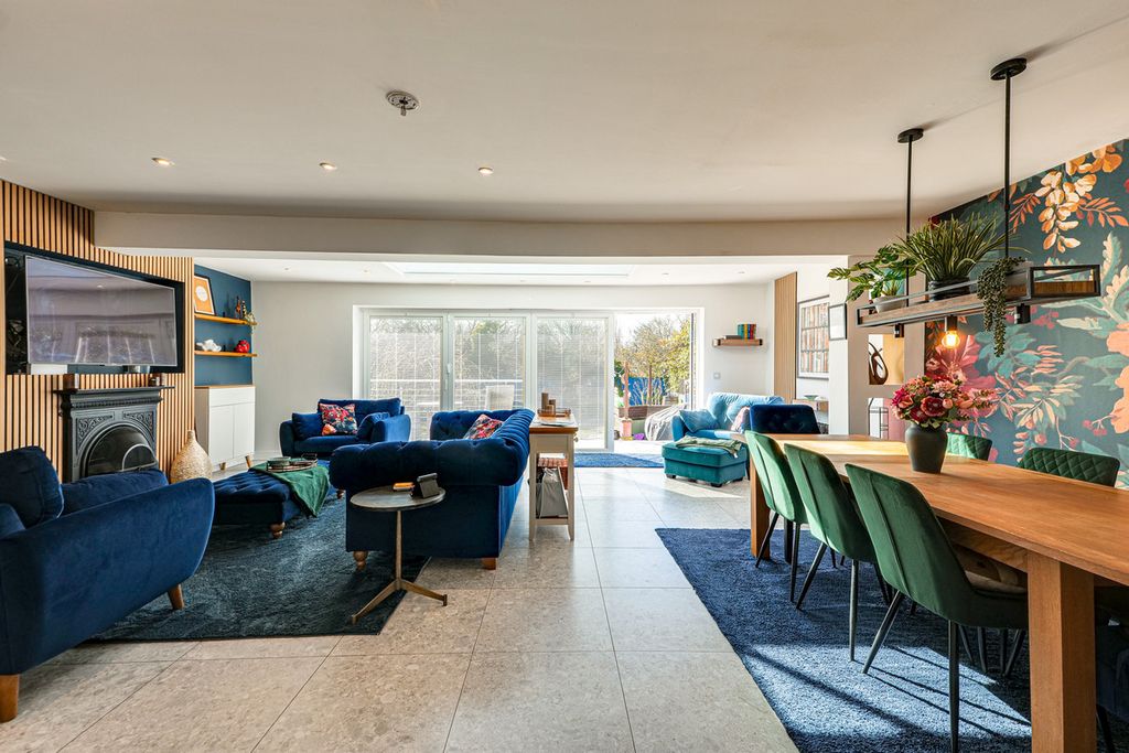 Property photo 2 of 50