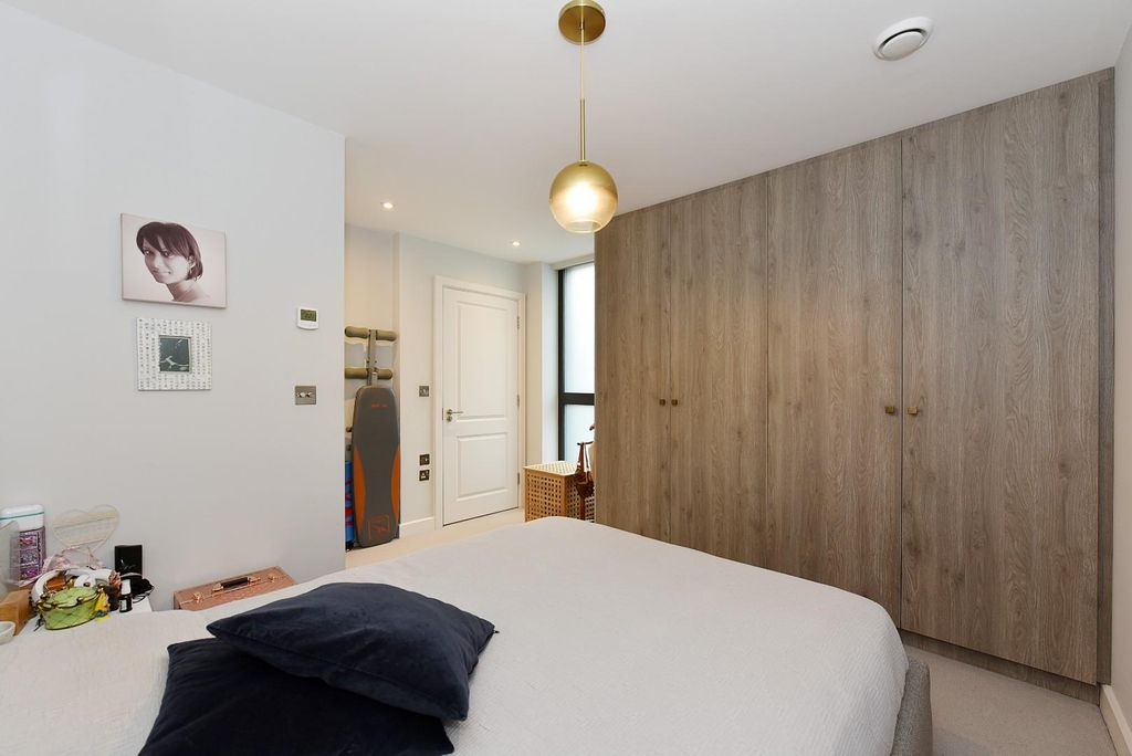 Property photo 3 of 11 8 Larden Hall (3).Jpg