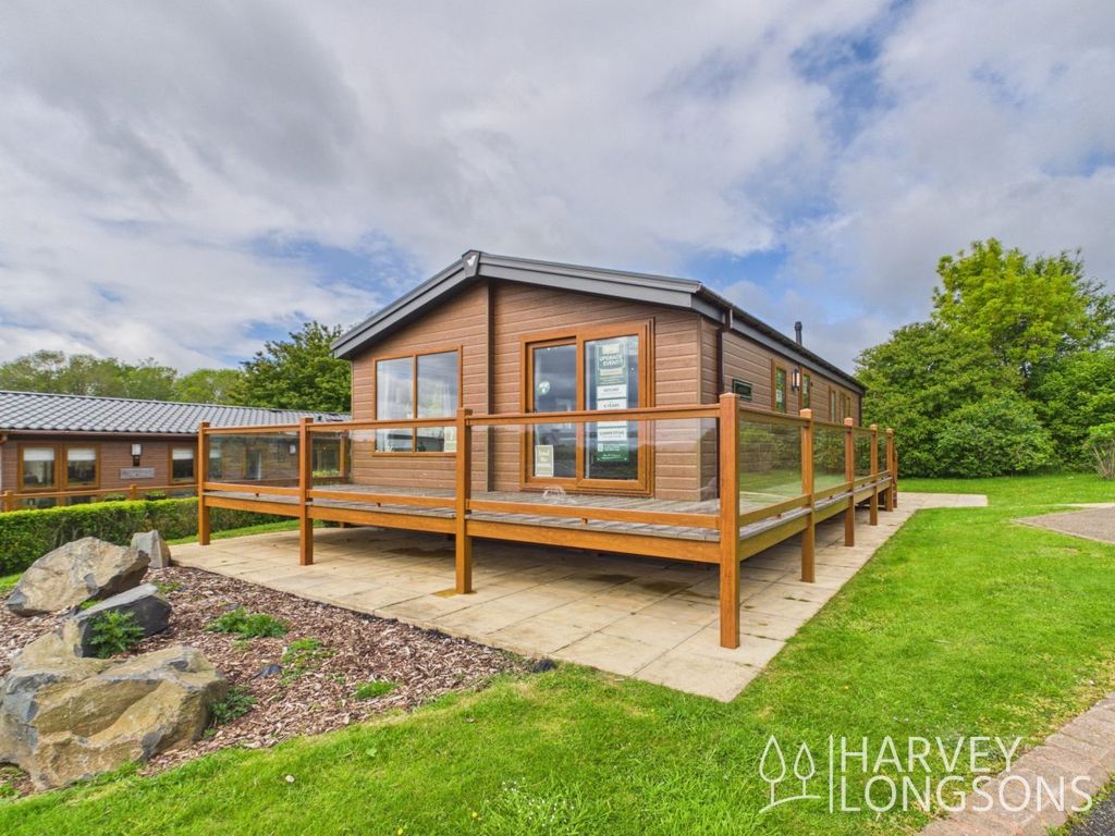 Property photo 1 of 19 Main Bedroom In Willerby Horsham Lodge At Malvern View