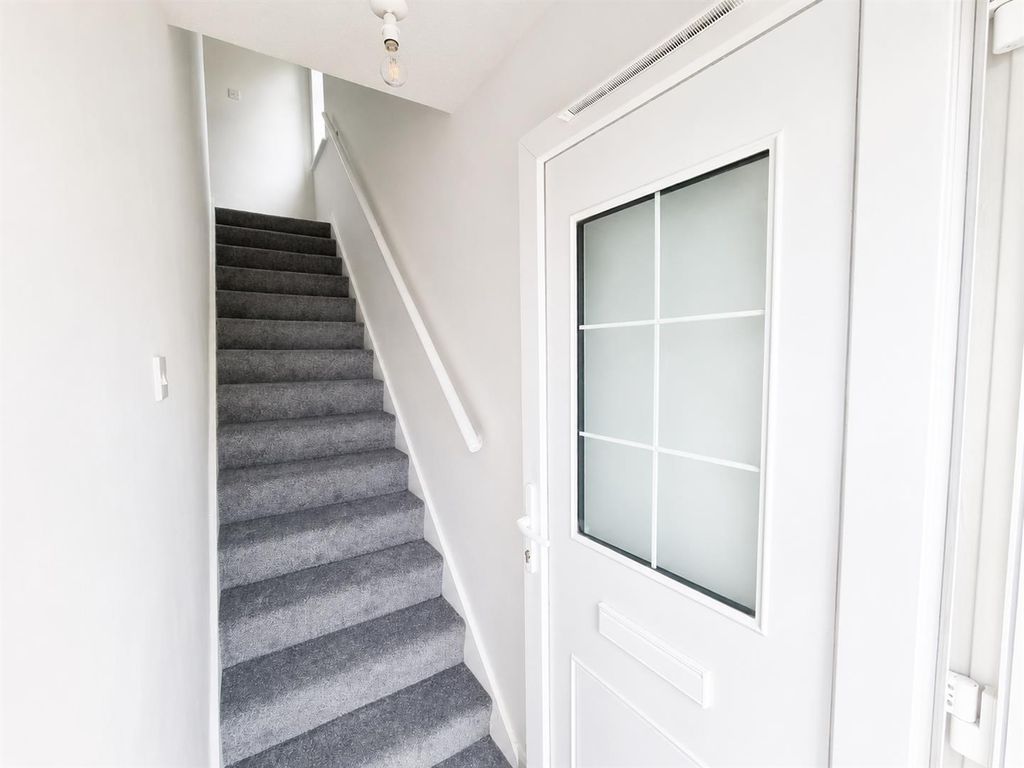 Property photo 3 of 12 Entrance