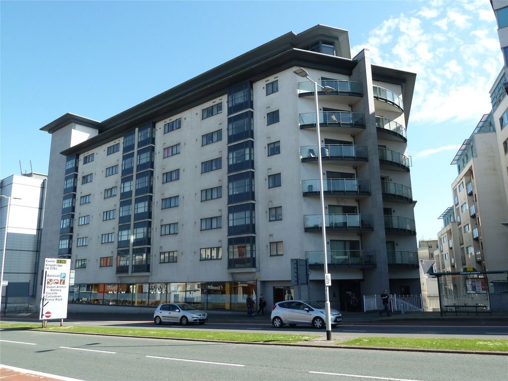 Property photo 1 of 8 Whole Building