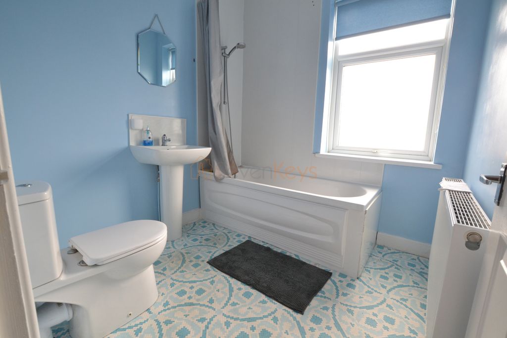 Property photo 2 of 8 Bathroom