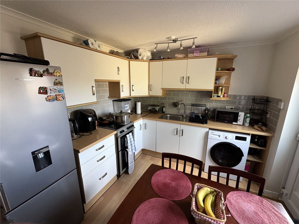 Property photo 3 of 8 Picture No. 12