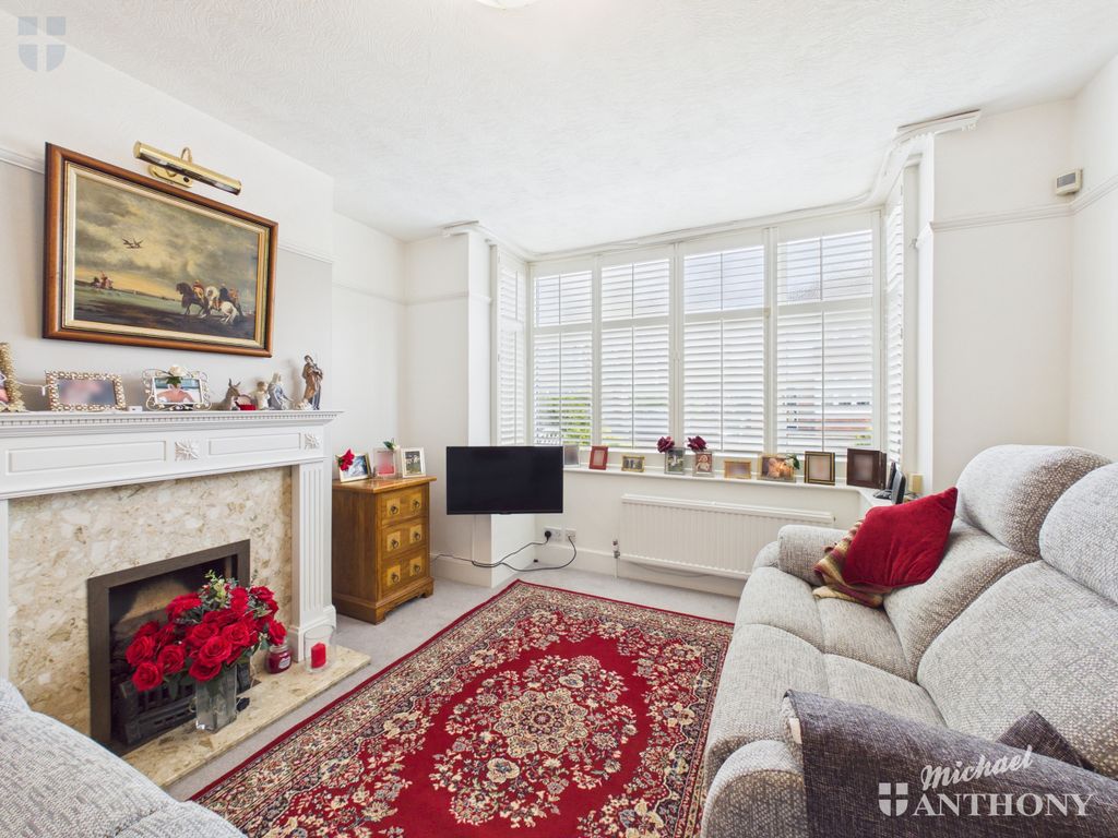 Property photo 3 of 15 Cam03852G0-Pr0587-Still014