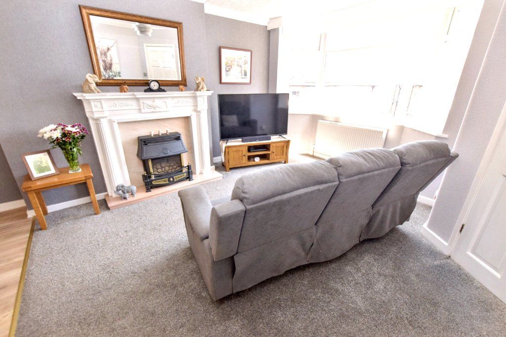 Property photo 2 of 32 Lounge