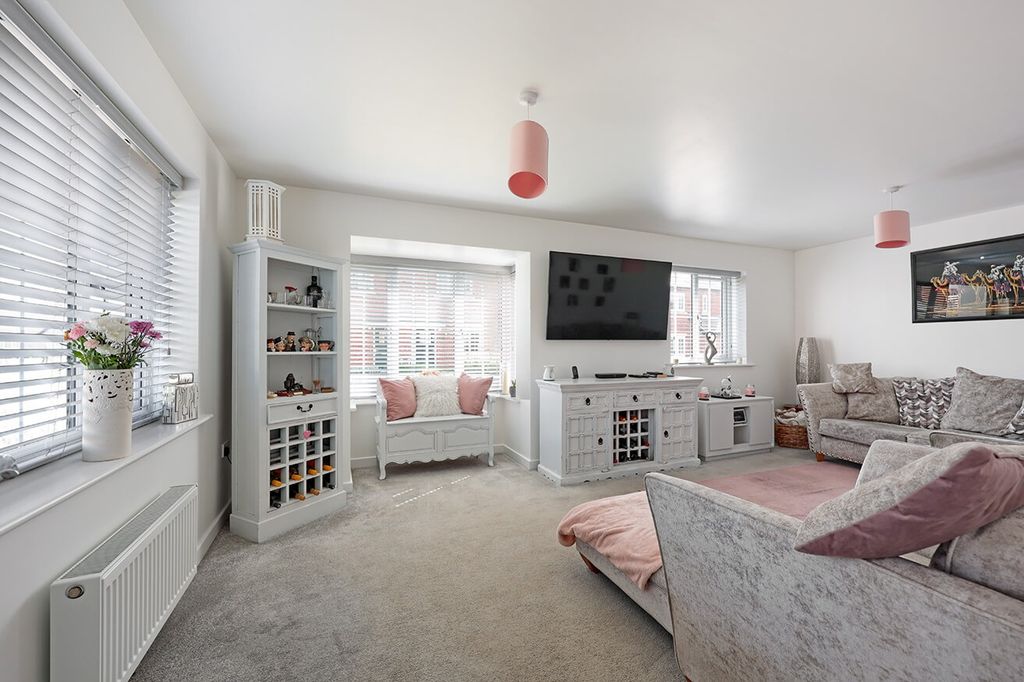 Property photo 2 of 23 5064725