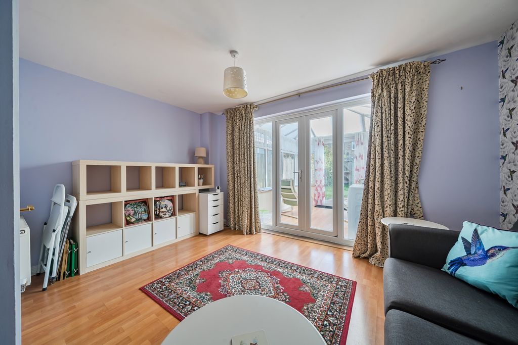 Property photo 3 of 13 Lounge