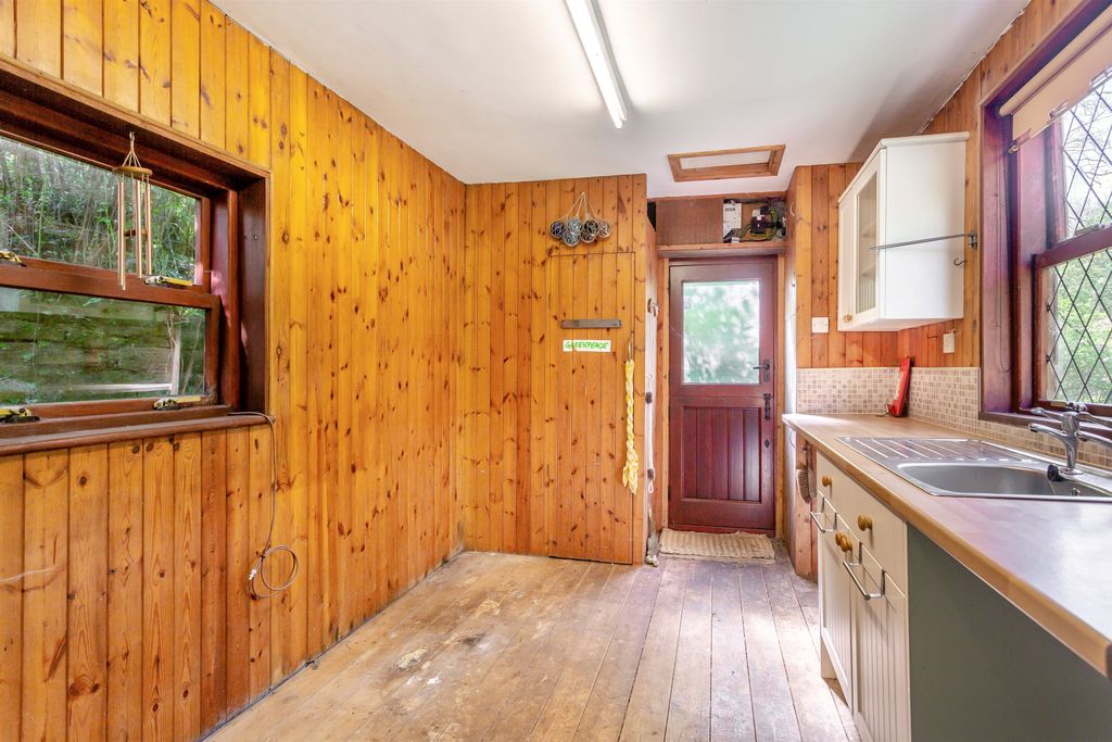 Property photo 2 of 26